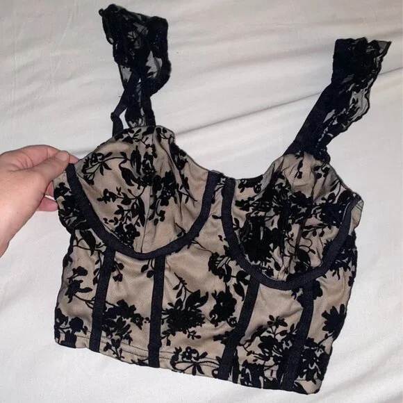 NWOT SHEIN Black and Nude Lace Crop Top - Picture 2 of 4